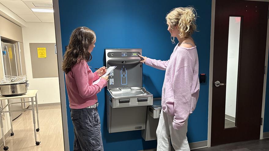 Lakin Casey, left, president of EcoReps, and Lila Woods, EcoRep student, at one of the hydration stations on the University City Campus. Photo credit: Bo Solomon.